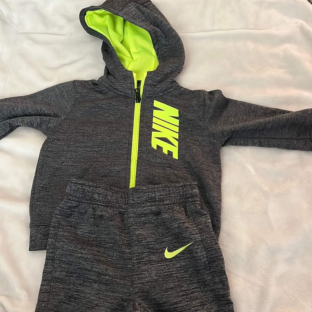 Boys Nike hoodie and pants